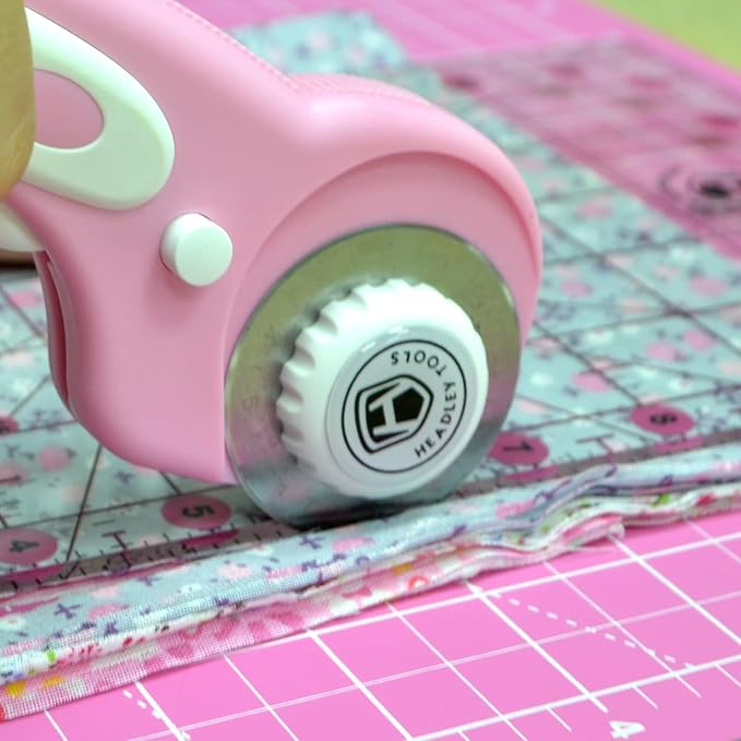Rotary Cutter Set Pink- Quilting Kit incl. 45mm Fabric Cutter, 5 Replacement - Image 7